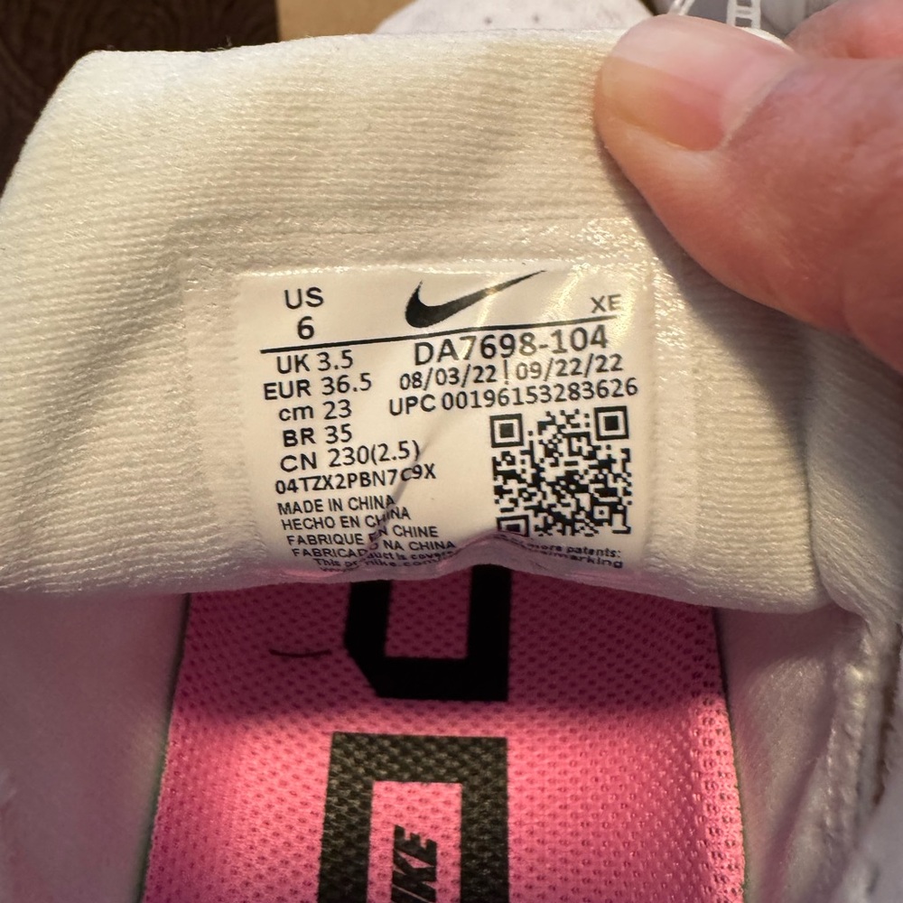 Final Sale!!! 🌺 NIKE 🌺 Nike Women  Vomero 16 - Picture 2 of 8